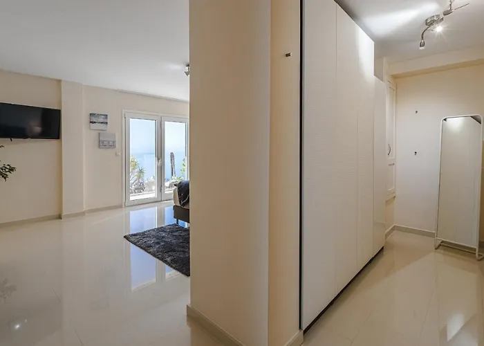 Sol Y Mar Mit Grandiosem Meerblick Адехе